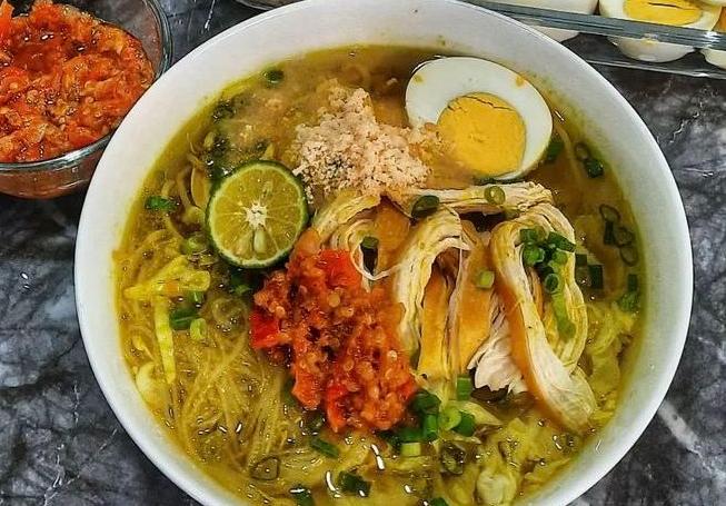 Soto Ayam Lamongan: Santapan Malam yang Menghangatkan Jiwa di Cilacap